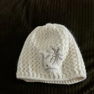 White knitted hat